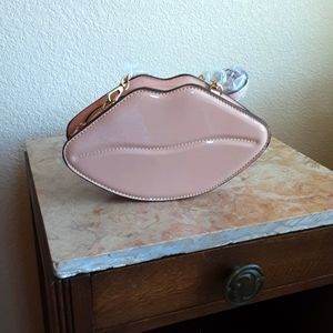 LIPS Crossbody Purse💖💖💖NWOT